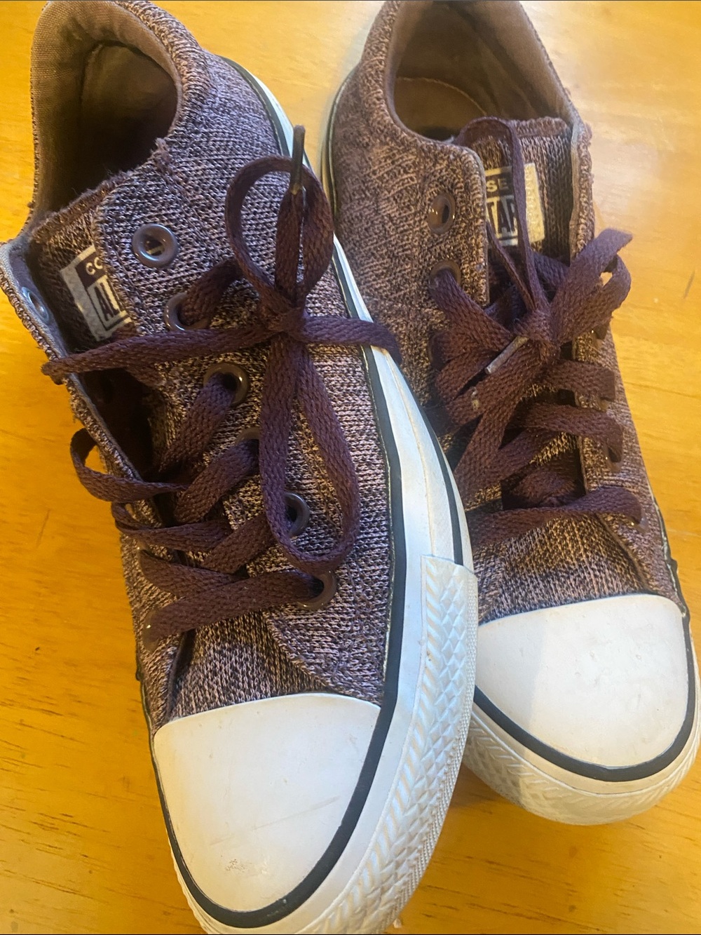Converse 8 shoes great condition